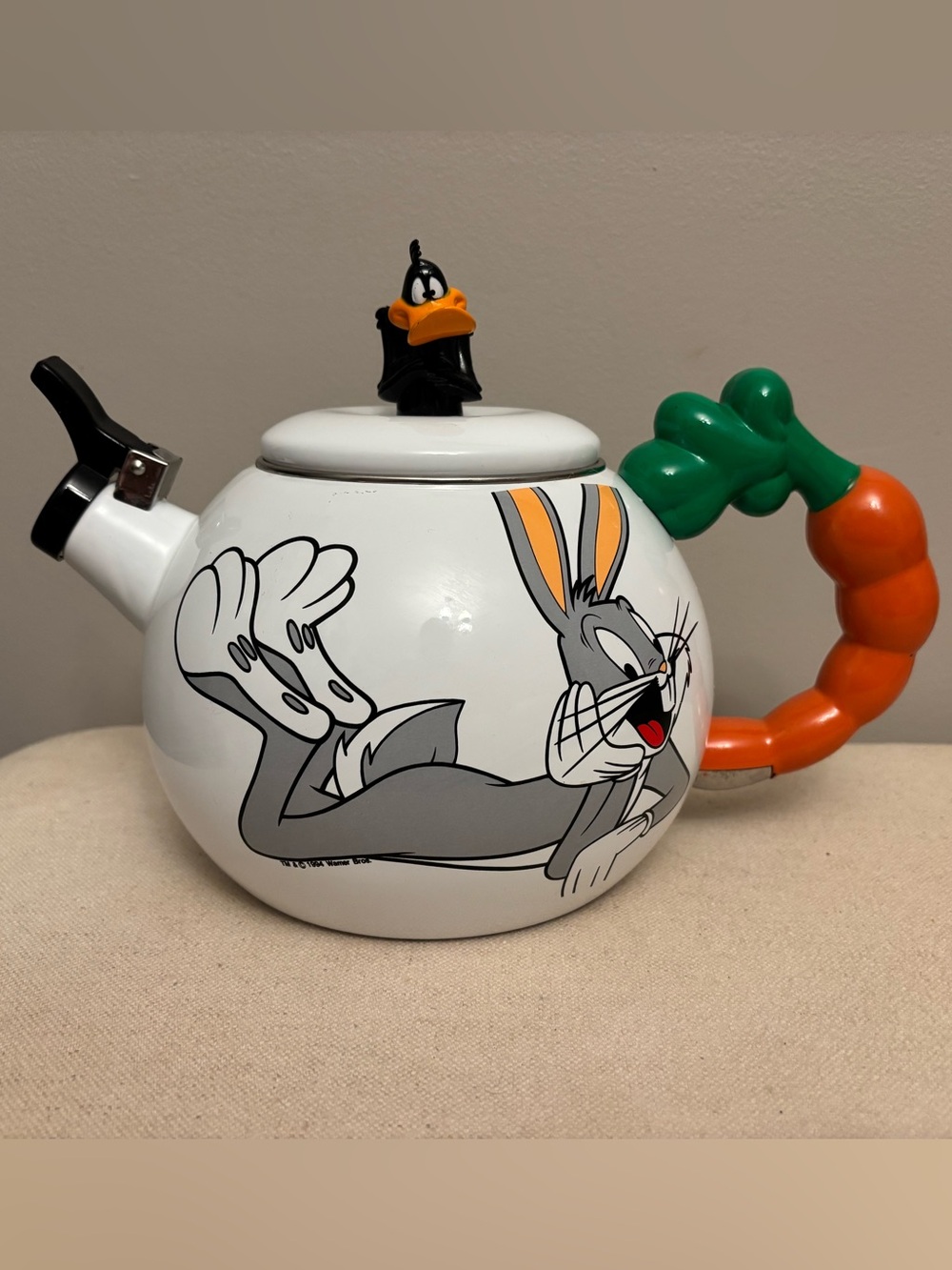 Warner Bros Bugs Bunny Daffy Duck Tea Kettle 1994 Kamenstein Enamel Carrot